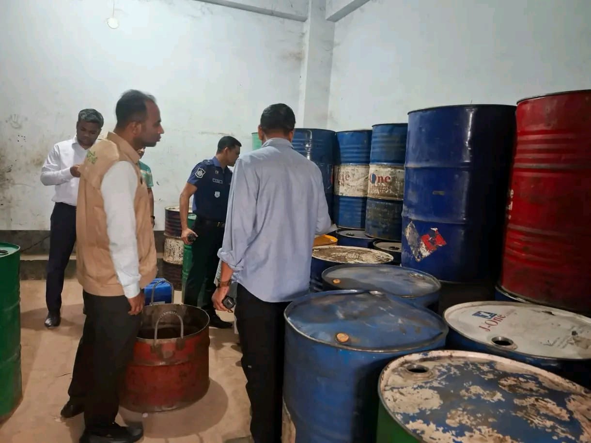জামালপুরে তেল মজুদ রেখেও বিক্রি না করায় জরিমানা ৫০ হাজার টাকা